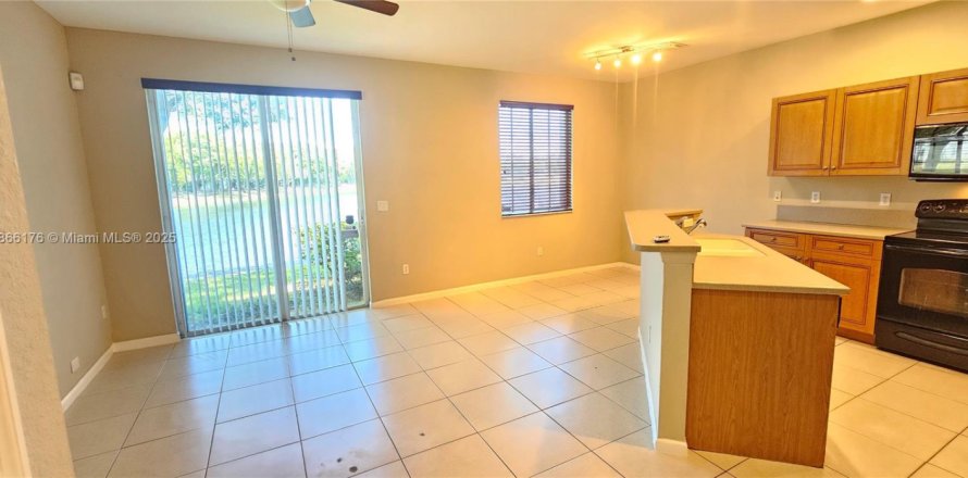 Adosado en Riviera Beach, Florida 3 dormitorios, 128.11 m2 № 2014751