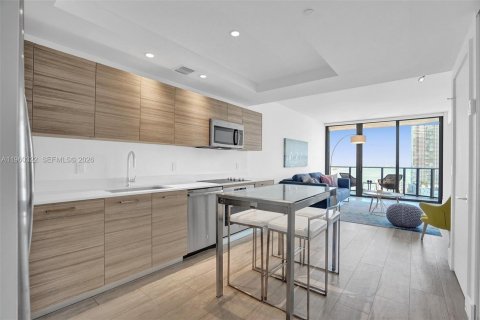 Condo in Miami, Florida, 1 bedroom  № 2146034 - photo 12
