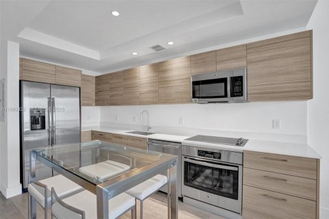 Condo in Miami, Florida, 1 bedroom  № 2146034 - photo 16