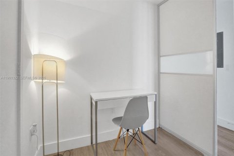 Condo in Miami, Florida, 1 bedroom  № 2146034 - photo 29