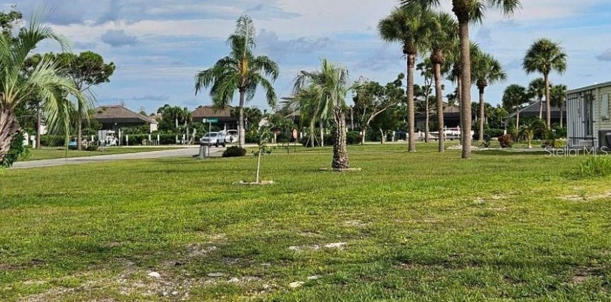 Land in Port Charlotte, Florida № 2383945