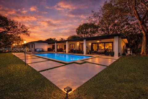 House in Palmetto Bay, Florida 4 bedrooms, 225.38 sq.m. № 2046510 - photo 24