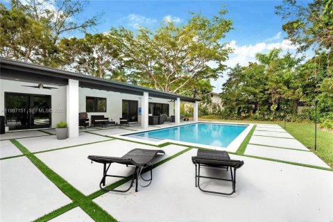 House in Palmetto Bay, Florida 4 bedrooms, 225.38 sq.m. № 2046510 - photo 27