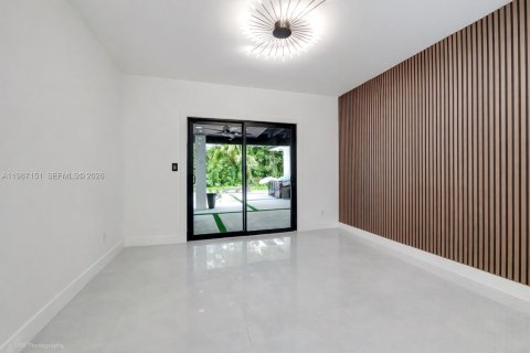 House in Palmetto Bay, Florida 4 bedrooms, 225.38 sq.m. № 2046510 - photo 16
