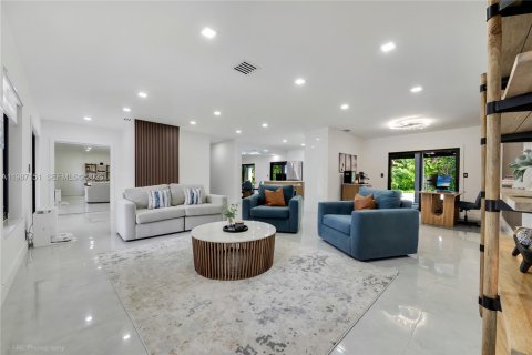 House in Palmetto Bay, Florida 4 bedrooms, 225.38 sq.m. № 2046510 - photo 6
