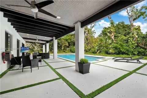 House in Palmetto Bay, Florida 4 bedrooms, 225.38 sq.m. № 2046510 - photo 28