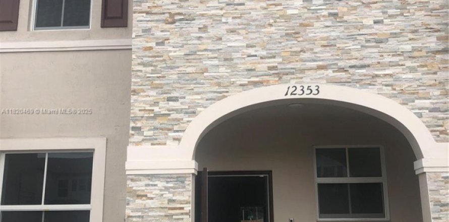 Touwnhouse à Miami, Floride 3 chambres, 139.35 m2 № 1781819