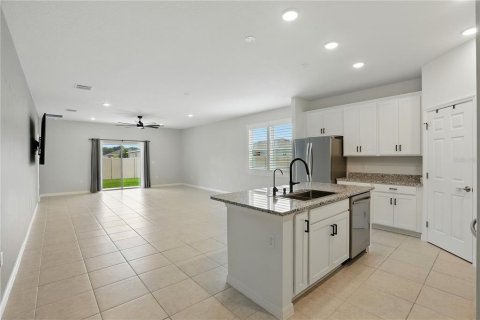 House in Sorrento, Florida 5 bedrooms, 207.17 sq.m. № 1793210 - photo 9
