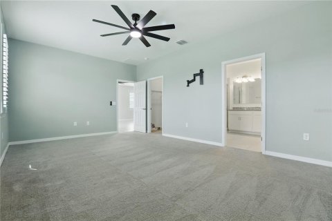 House in Sorrento, Florida 5 bedrooms, 207.17 sq.m. № 1793210 - photo 17