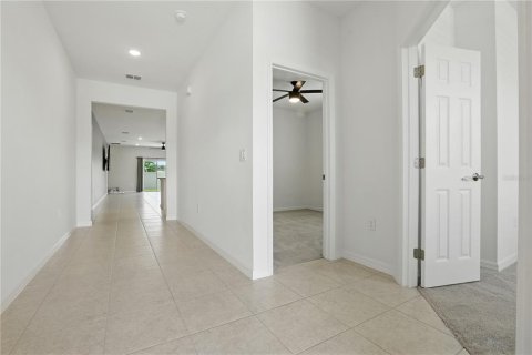 House in Sorrento, Florida 5 bedrooms, 207.17 sq.m. № 1793210 - photo 5