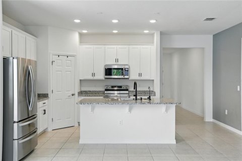 House in Sorrento, Florida 5 bedrooms, 207.17 sq.m. № 1793210 - photo 12