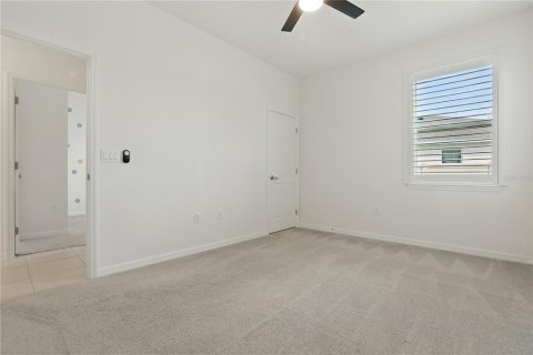 House in Sorrento, Florida 5 bedrooms, 207.17 sq.m. № 1793210 - photo 24