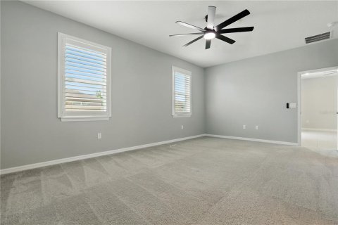 House in Sorrento, Florida 5 bedrooms, 207.17 sq.m. № 1793210 - photo 15