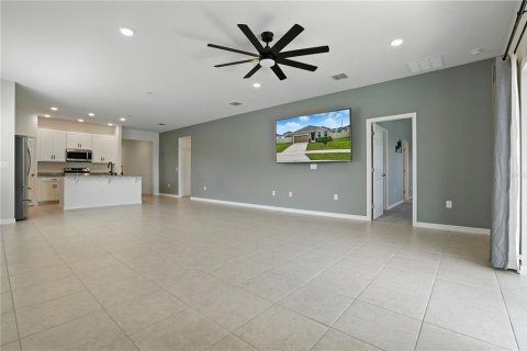 House in Sorrento, Florida 5 bedrooms, 207.17 sq.m. № 1793210 - photo 6