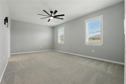 House in Sorrento, Florida 5 bedrooms, 207.17 sq.m. № 1793210 - photo 16