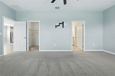 House in Sorrento, Florida 5 bedrooms, 207.17 sq.m. № 1793210 - photo 18