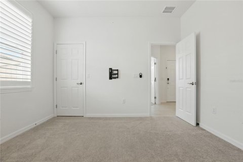 House in Sorrento, Florida 5 bedrooms, 207.17 sq.m. № 1793210 - photo 26