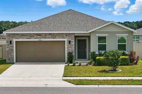 House in Sorrento, Florida 5 bedrooms, 207.17 sq.m. № 1793210 - photo 1