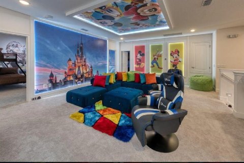 House in Orlando, Florida 11 bedrooms, 458.75 sq.m. № 1751419 - photo 30