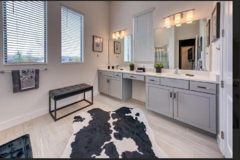 House in Orlando, Florida 11 bedrooms, 458.75 sq.m. № 1751419 - photo 20