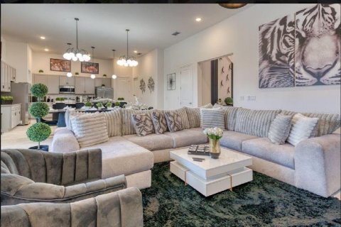 House in Orlando, Florida 11 bedrooms, 458.75 sq.m. № 1751419 - photo 10