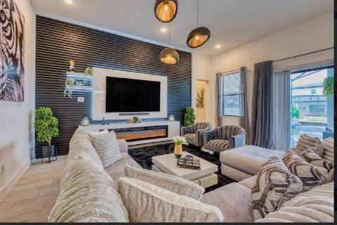 House in Orlando, Florida 11 bedrooms, 458.75 sq.m. № 1751419 - photo 12