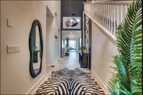 House in Orlando, Florida 11 bedrooms, 458.75 sq.m. № 1751419 - photo 4