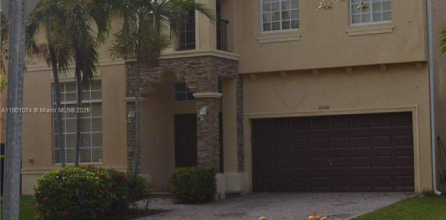 House in Cutler Bay, Florida 5 bedrooms, 266.54 sq.m. № 1969650