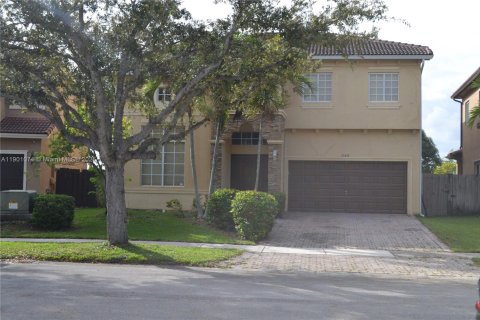 House in Cutler Bay, Florida 5 bedrooms, 266.54 sq.m. № 1969650 - photo 2