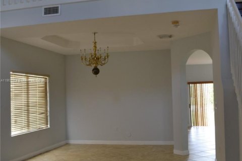 House in Cutler Bay, Florida 5 bedrooms, 266.54 sq.m. № 1969650 - photo 8
