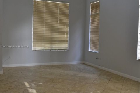 House in Cutler Bay, Florida 5 bedrooms, 266.54 sq.m. № 1969650 - photo 10