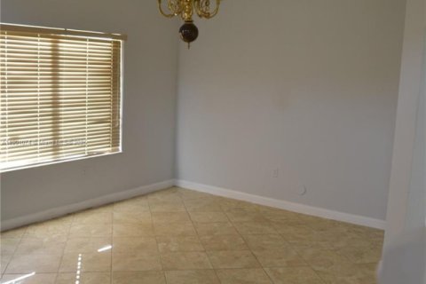 House in Cutler Bay, Florida 5 bedrooms, 266.54 sq.m. № 1969650 - photo 9