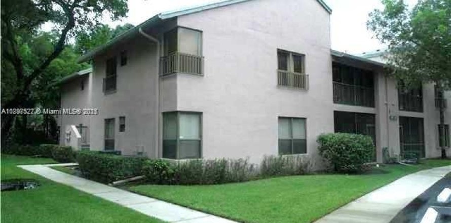 Кондоминиум с 2 спальнями в Коконат Крик, Флорида № 2018818