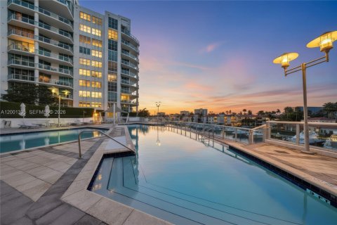 Condo in Aventura, Florida, 3 bedrooms  № 2171895 - photo 21