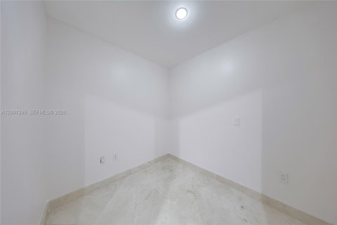 Condo in Aventura, Florida, 3 bedrooms  № 2171895 - photo 18