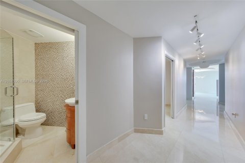 Condo in Aventura, Florida, 3 bedrooms  № 2171895 - photo 7