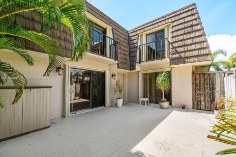 Купить таунхаус в Юпитер, Флорида 2 спальни, 110.37м2, № 1992541 - фото 9