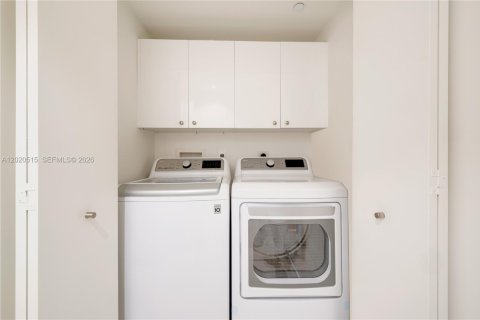 Снять в аренду кондоминиум в Майами, Флорида 2 спальни, 131.74м2, № 2077633 - фото 12