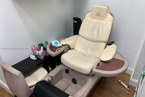 Купить коммерческую недвижимость в Халландейл-Бич, Флорида № 1958830 - фото 21