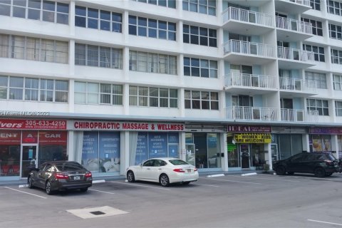 Купить коммерческую недвижимость в Халландейл-Бич, Флорида № 1958830 - фото 11