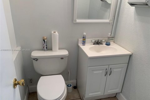 Купить коммерческую недвижимость в Халландейл-Бич, Флорида № 1958830 - фото 9