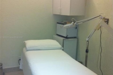 Купить коммерческую недвижимость в Халландейл-Бич, Флорида № 1958830 - фото 22