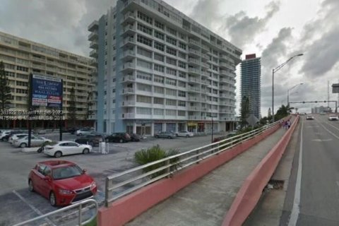 Купить коммерческую недвижимость в Халландейл-Бич, Флорида № 1958830 - фото 13