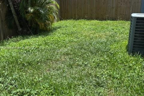 House in Miramar, Florida 4 bedrooms, 168.06 sq.m. № 1890458 - photo 15