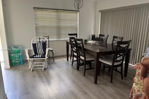 House in Miramar, Florida 4 bedrooms, 168.06 sq.m. № 1890458 - photo 6