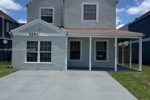 House in Miramar, Florida 4 bedrooms, 168.06 sq.m. № 1890458 - photo 1