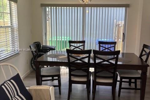 House in Miramar, Florida 4 bedrooms, 168.06 sq.m. № 1890458 - photo 18