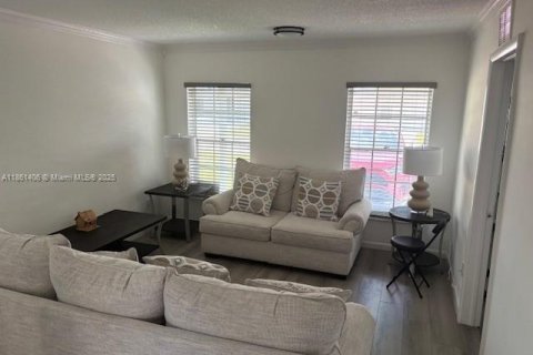 House in Miramar, Florida 4 bedrooms, 168.06 sq.m. № 1890458 - photo 3