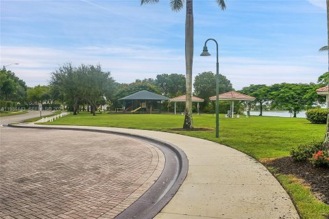 Townhouse in Deerfield Beach, Florida 3 bedrooms, 128.76 sq.m. № 1989556 - photo 29