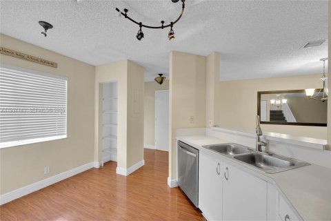 Townhouse in Deerfield Beach, Florida 3 bedrooms, 128.76 sq.m. № 1989556 - photo 5